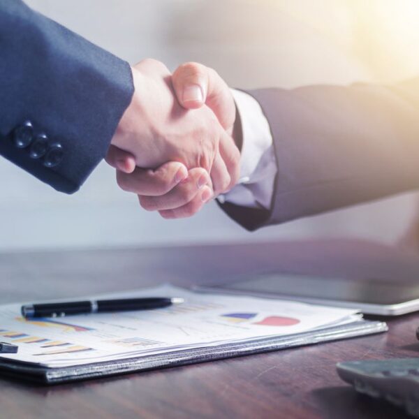 Signature d'un document juridique par un client